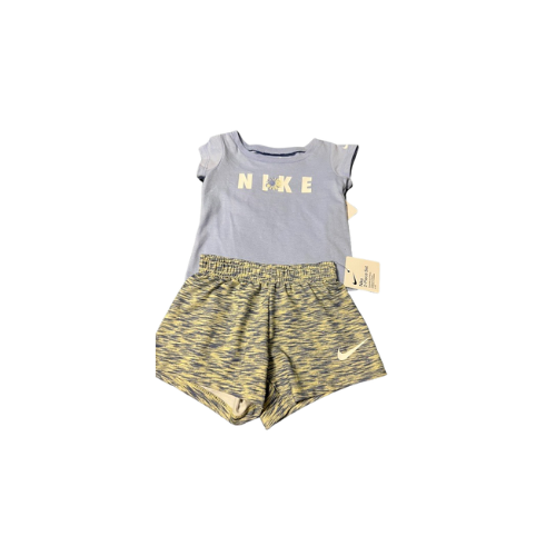 Nike Daisy T-shirt & Shorts set