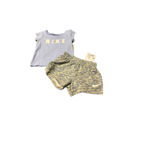 Nike Daisy T-shirt & Shorts set